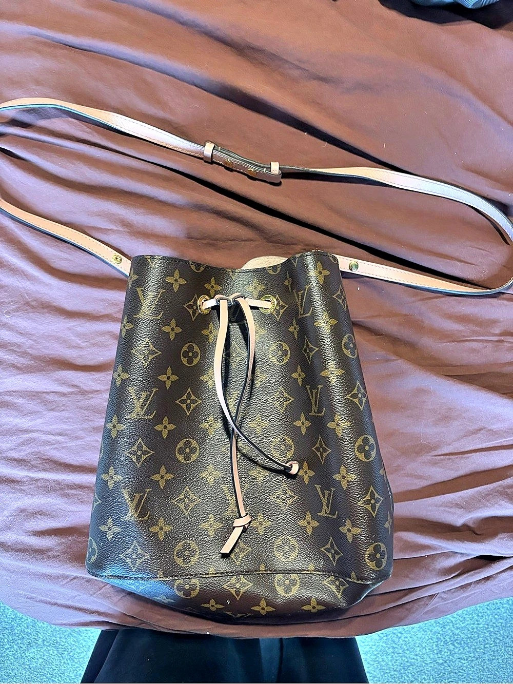 Louis Vuitton NéoNoé MM Monogram Shoulder Bag Brown & Pink